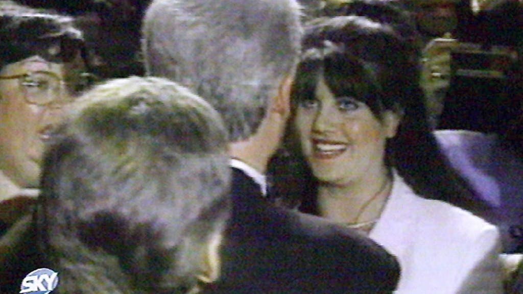 Das undatierte Standbild aus einem Video von Sky News zeigt ein Zusammentreffen zwischen dem damaligen US-Präsidenten Bill Clinton und der damals 24-jährigen Monica Lewinsky.&nbsp;