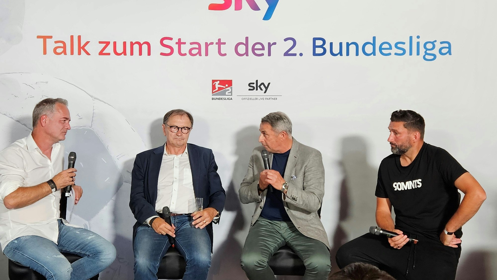 Sky-Talk zum Start der Saison mit Stefan Hempel, Ewald Lienen, Klaus Allofs und Torsten Mattuschka.