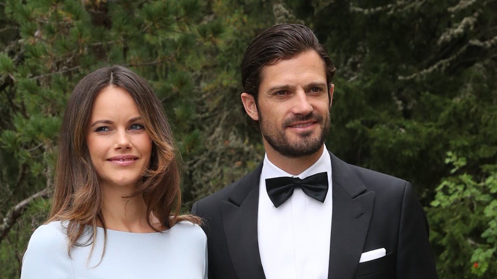 Prinz Carl Philip von Schweden und seine Frau Sofia (hier 2018 bei der Hochzeit von Konstantin von Bayern) sind DAS royale Traumpaar.