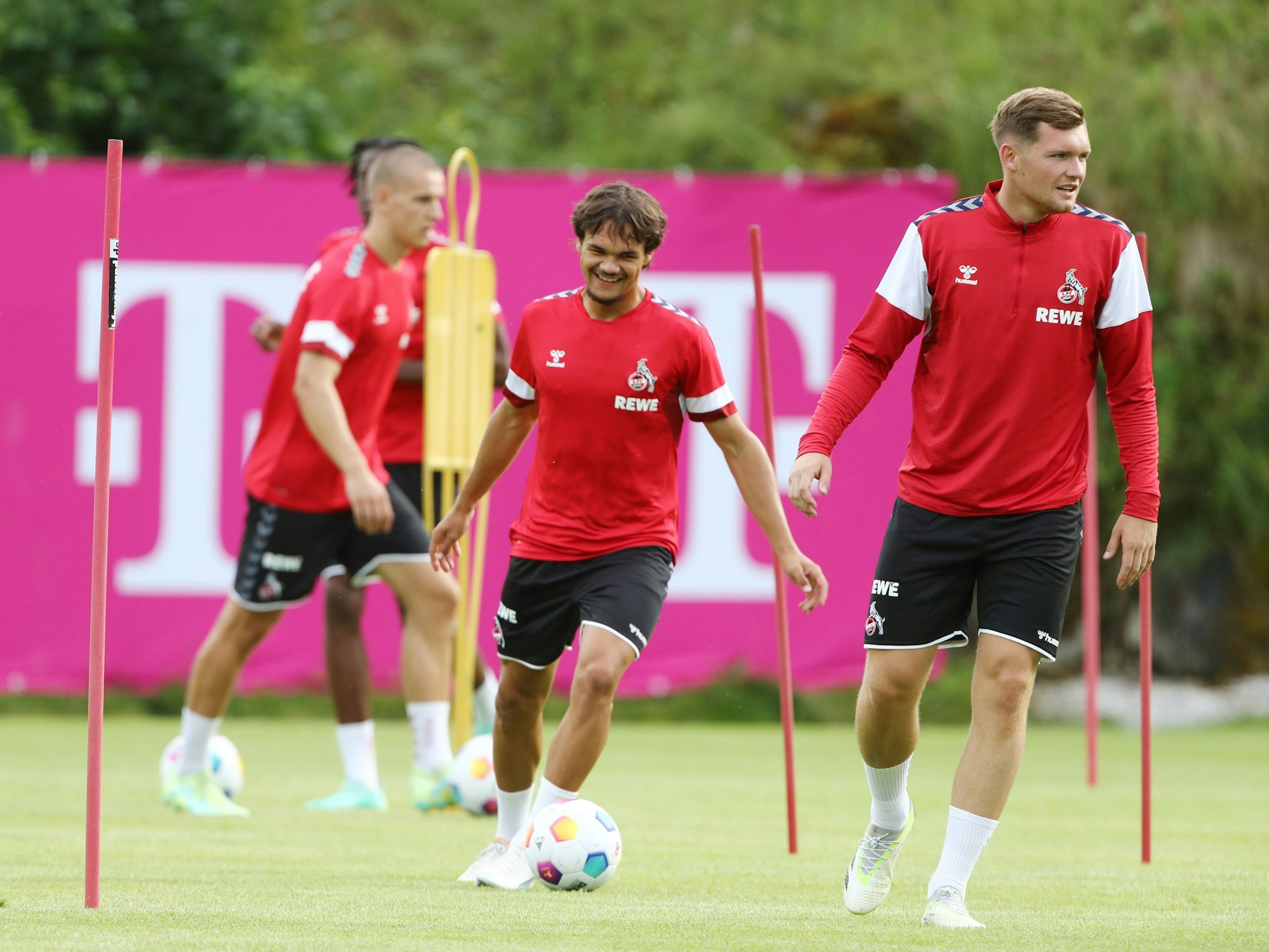 Max Finkgräfe und Luca Kilian im FC-Training.