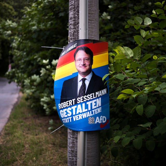 Sonneberg: Wahlplakat für den AfD-Kandidaten Robert Sesselmann, der die Landratswahl in dem thüringischen Kreis für sich entscheiden konnte. (Archivbild).(AP Photo/Markus Schreiber)