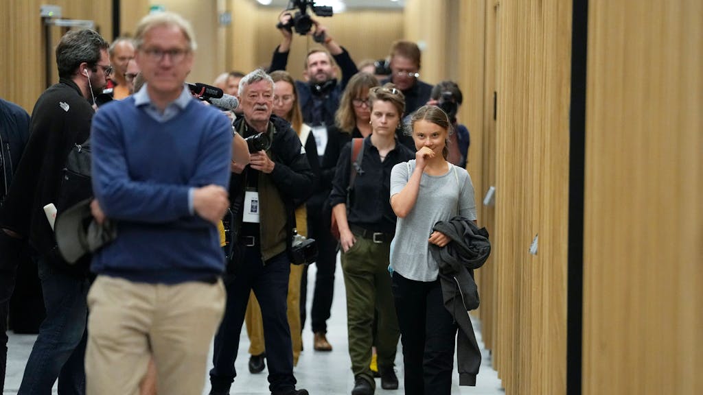 Greta Thunberg kommt zu einer Gerichtsanhörung.&nbsp;