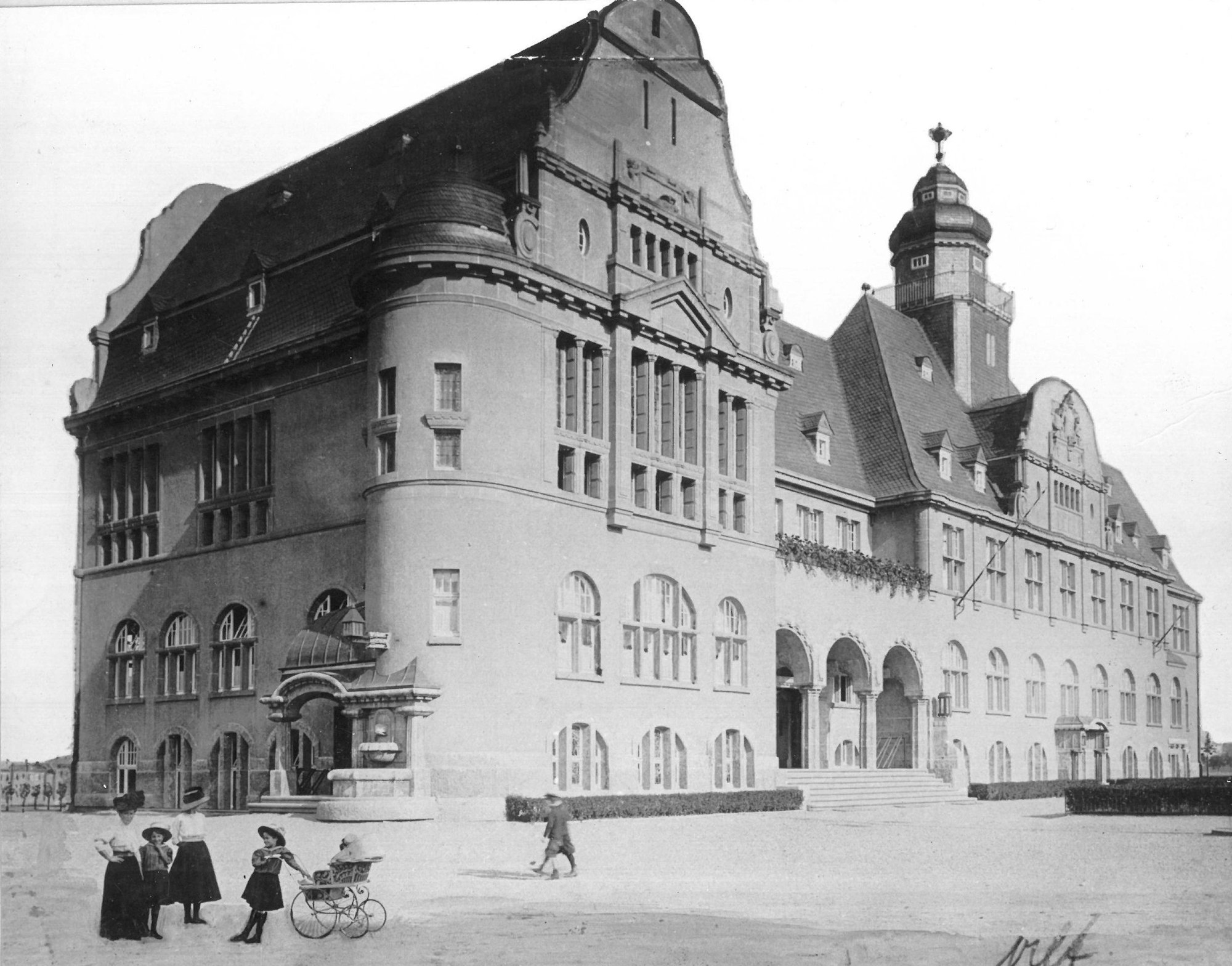 Leverkusener Rathaus, 1910-1971