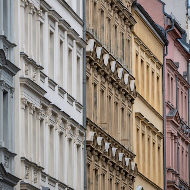 Berlin: Blick auf sanierte Fassaden der Altbauwohnungen im Berliner Bezirk Prenzlauer Berg.&nbsp;
