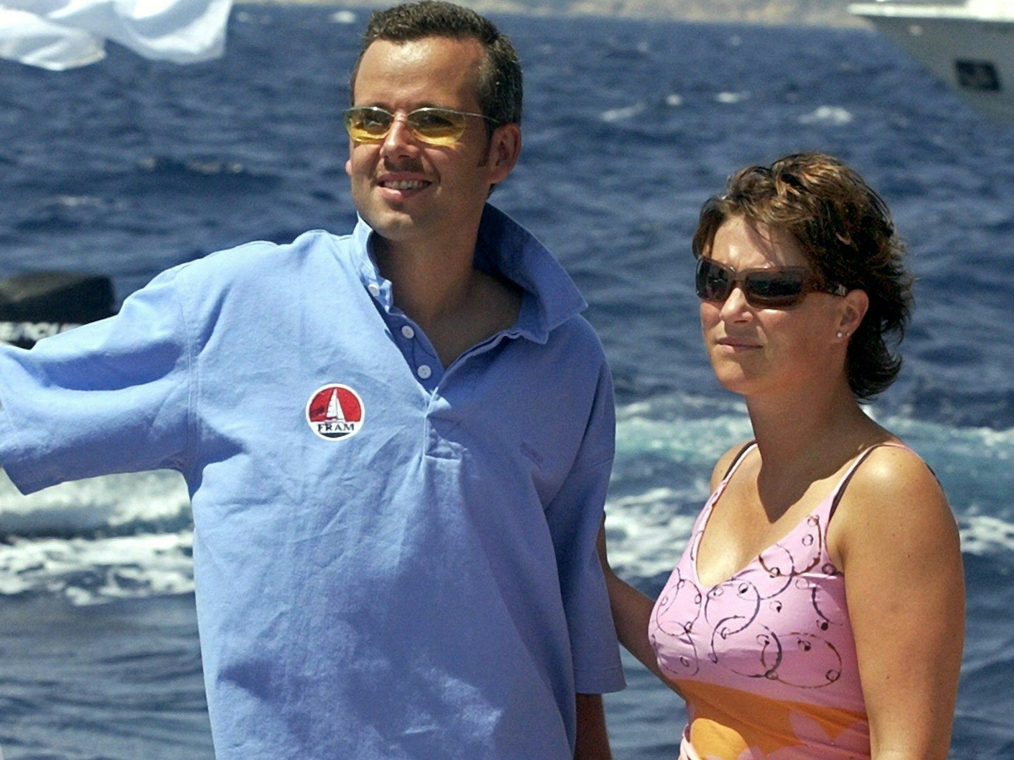 Das Archivbild vom 20.07.2002 zeigt die norwegische Prinzessin Märtha Louise und ihren Mann Ari Behn auf dem Segelschiff "Fram XV" vor Palma de Mallorca.