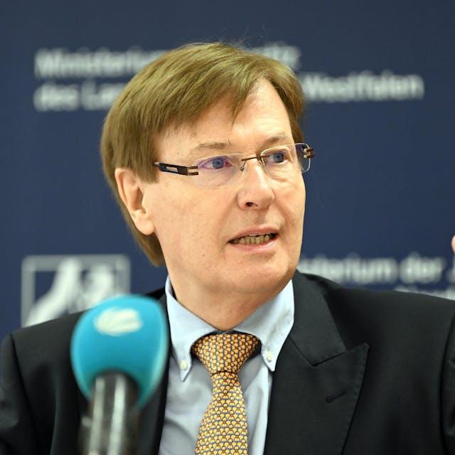 Warnt vor Niederlage gegen Cum-Ex-Betrüger: Peter Biesenbach (CDU), Ex-Justizminister von Nordrhein-Westfalen.