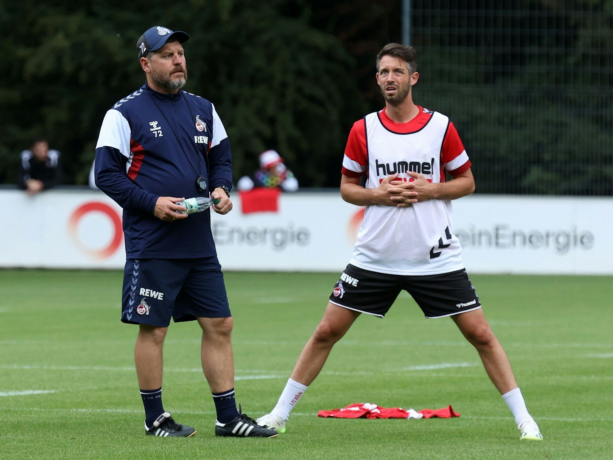 FC-Training am Geißbockheim mit Trainer Steffen Baumgart (li.) und Mark Uth.