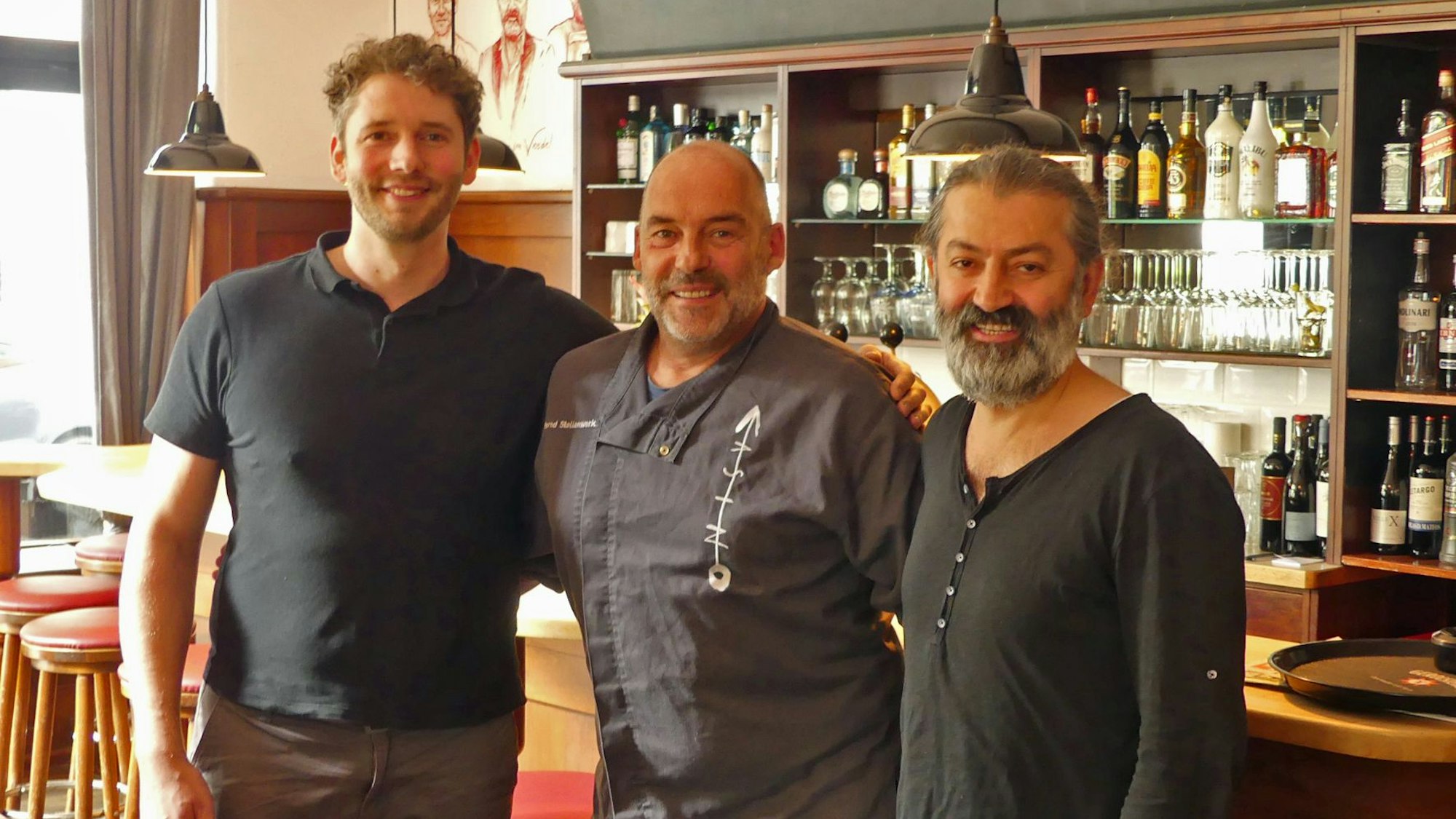 Dominik Bröhl, Bernd Stollenwerk und Ramazan Palanli wollen mit dem Lokal "das Veedel" eine neue Tradition beginnen.
