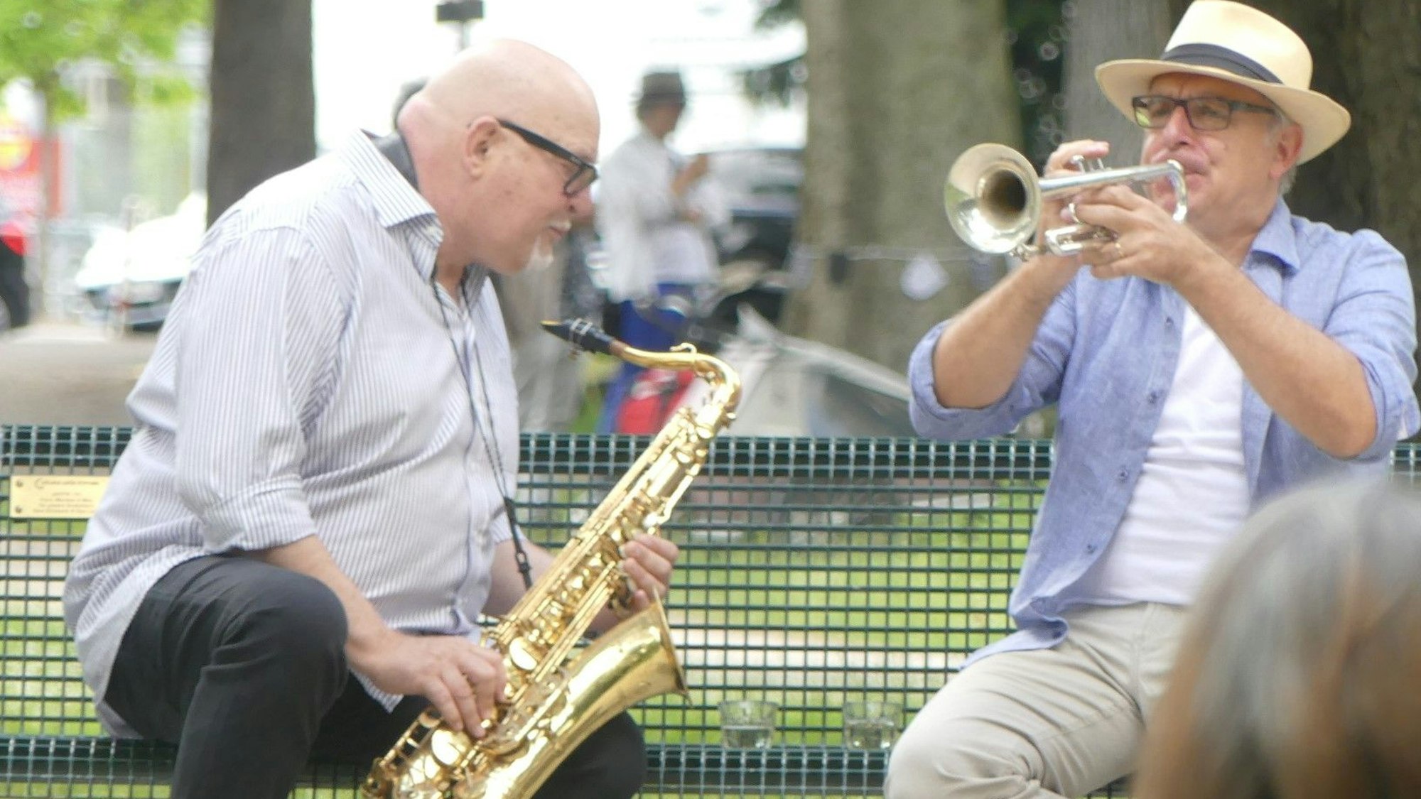 Bernd Delbrügge (l.) und Ebasa Pallada spielen im Rochuspark.