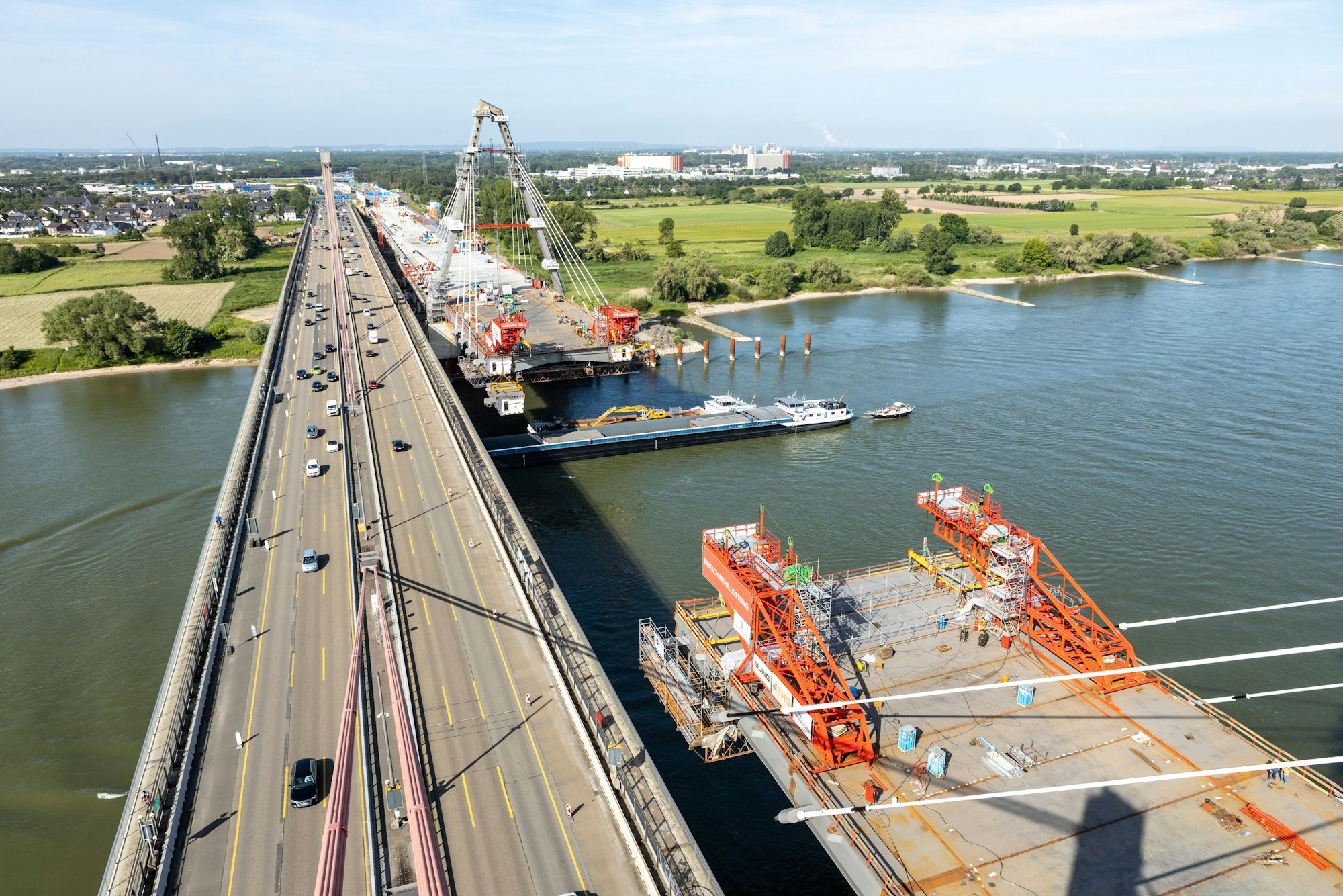 Leverkusener Brücke im Juni 2023: Noch klafft eine Lücke.