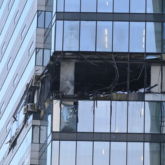 Beschädigter Wolkenkratzer im Geschäftsviertel „Moscow City“ nach einem Drohnenangriff in Moskau.