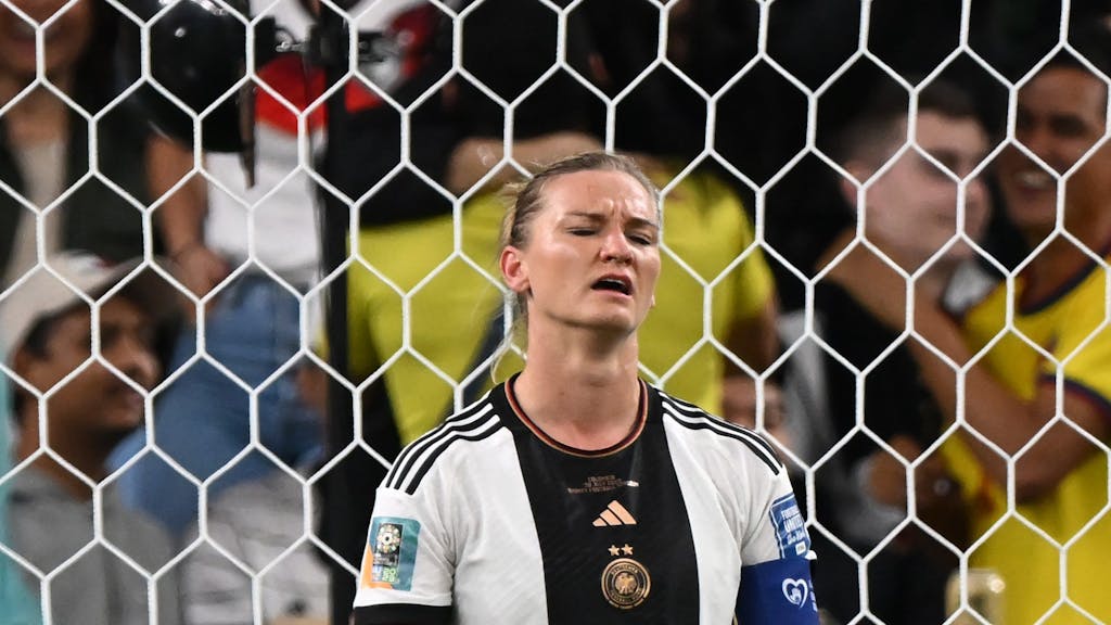 Deutschlands Alexandra Popp reagiert nach dem Gegentor zum 1:2 gegen Kolumbien bei der Frauenfußball-WM 2023.