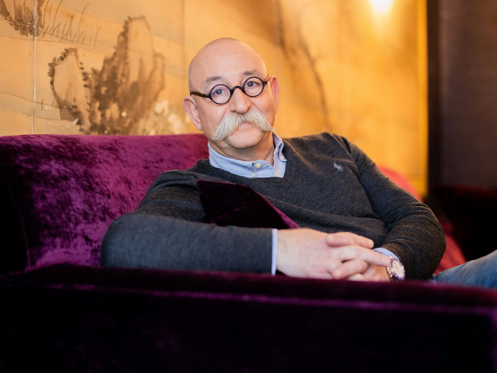 Horst Lichter, Koch und Moderator, aufgenommen im Savoy Hotel. Er hat ein neues Buch geschrieben, mit dem Titel „Ich bin dann mal still: Meine Suche nach der Ruhe in mir“.