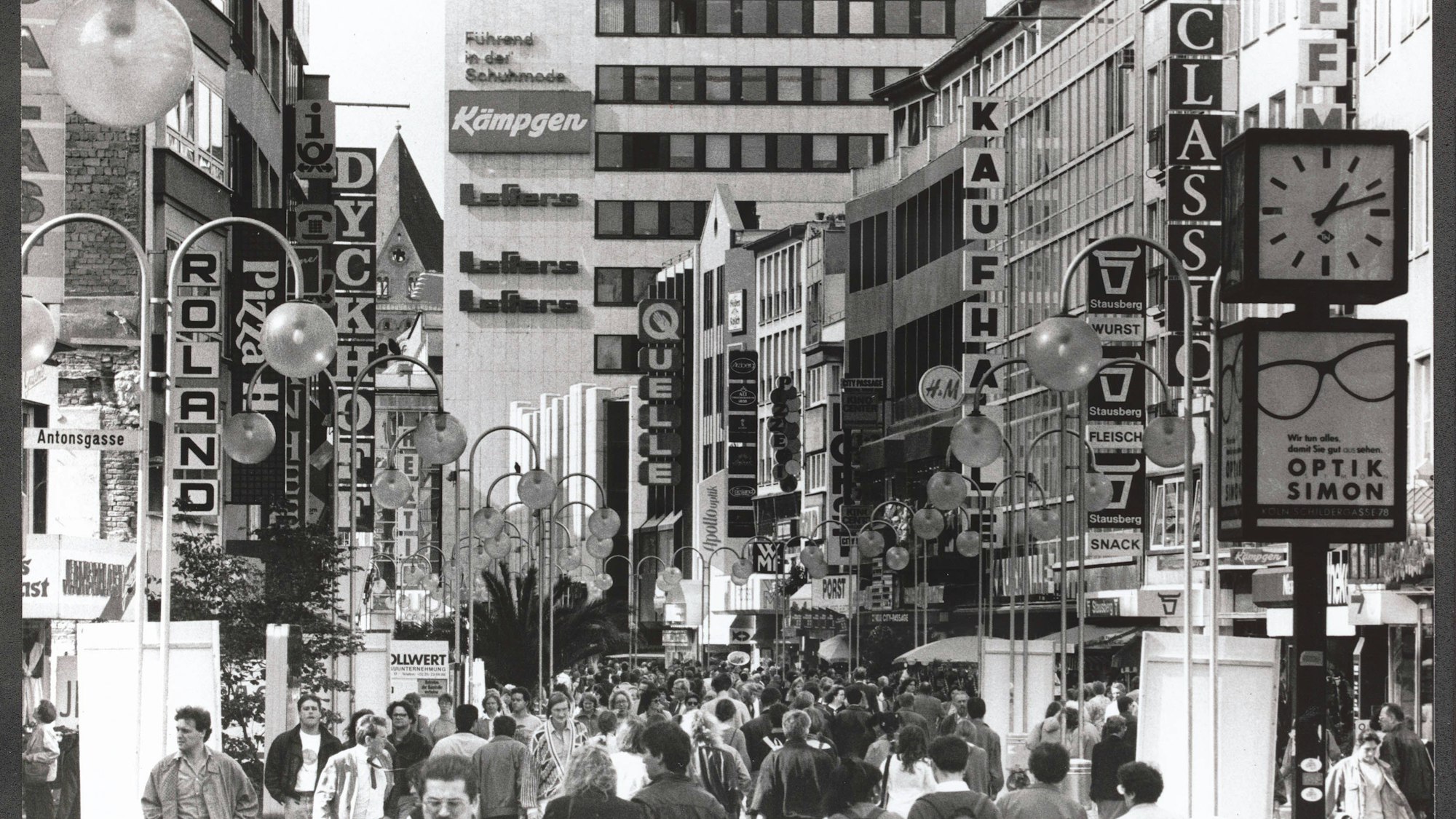 Köln - Blick in die Schildergasse in Richtung Neumarkt. - Goto vom 24.09.1990
