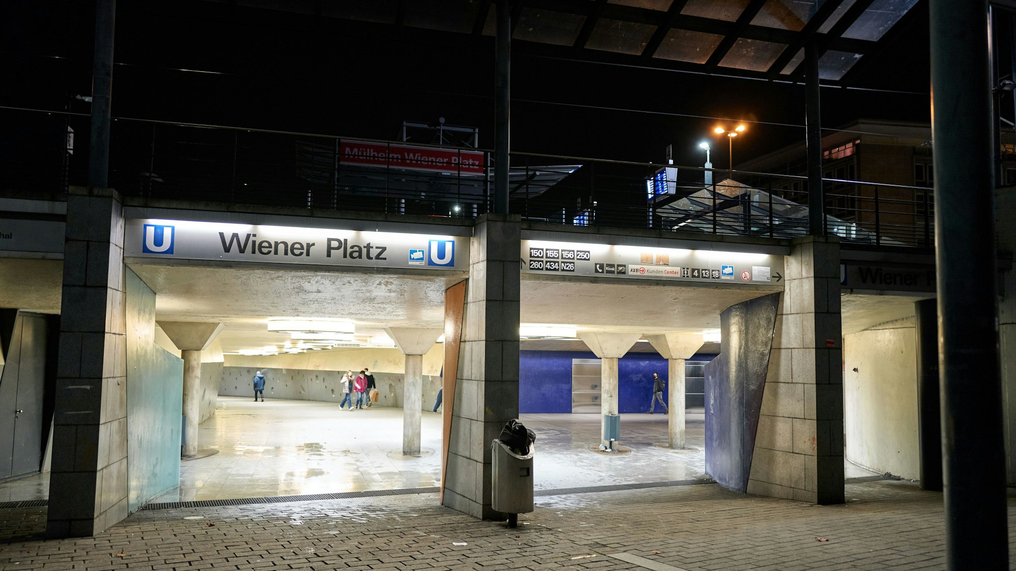 Der Eingang zur U-Bahn-Haltestelle Wiener Platz.