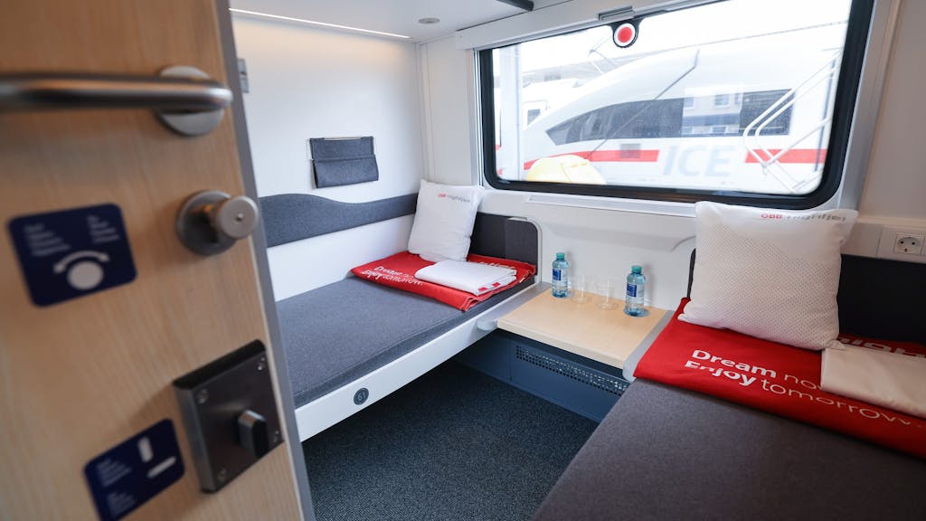Ein Abteil im „Liegewagen comfort“ des Nightjet der Österreichischen Bundesbahn wird in Hamburg vorgestellt.