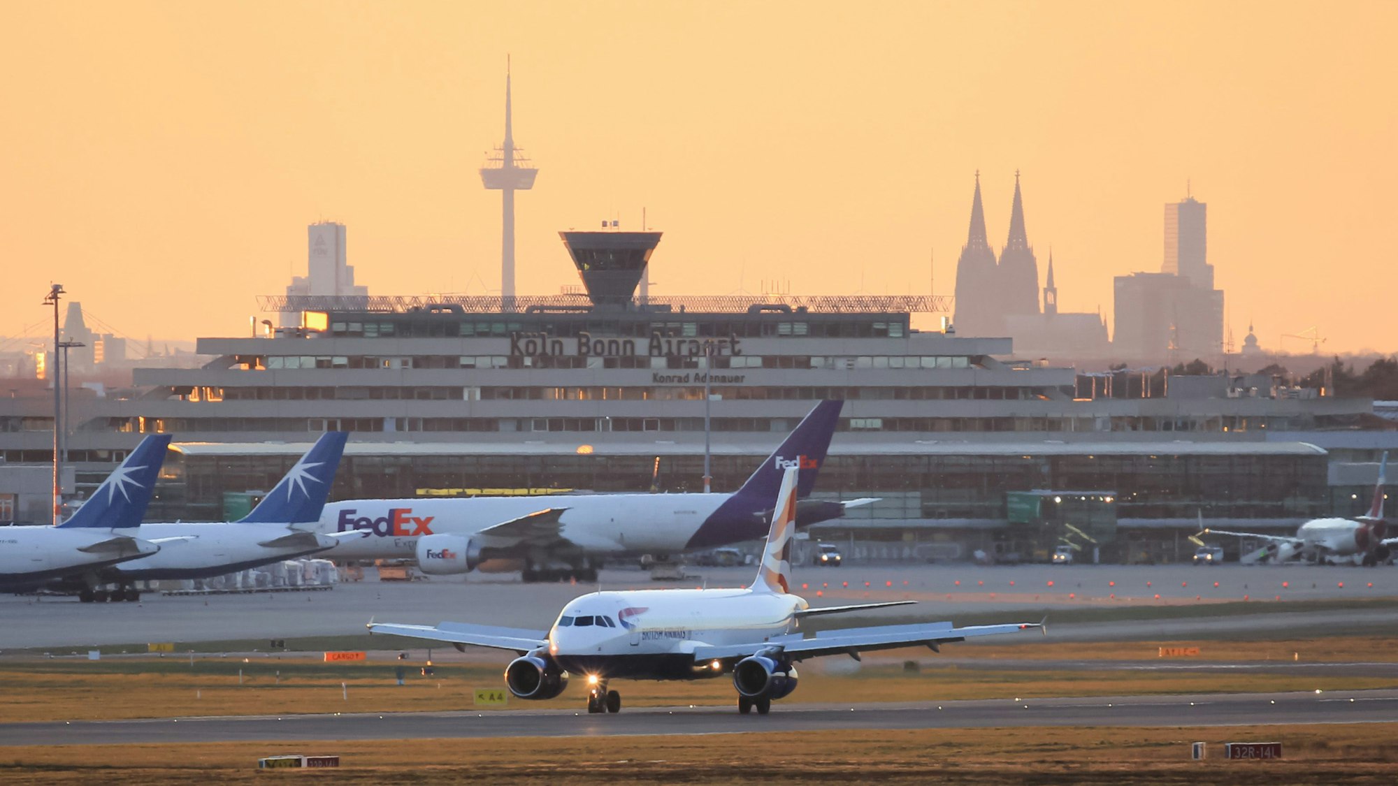 Eine Maschine von British Airways am Flughafen Köln/Bonn