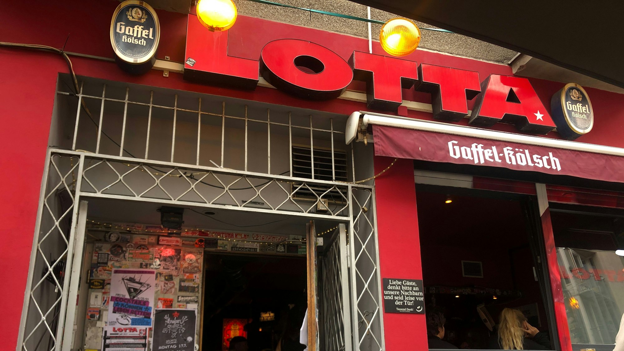 Der Eingang der Kölner Bar Lotta in der Südstadt.