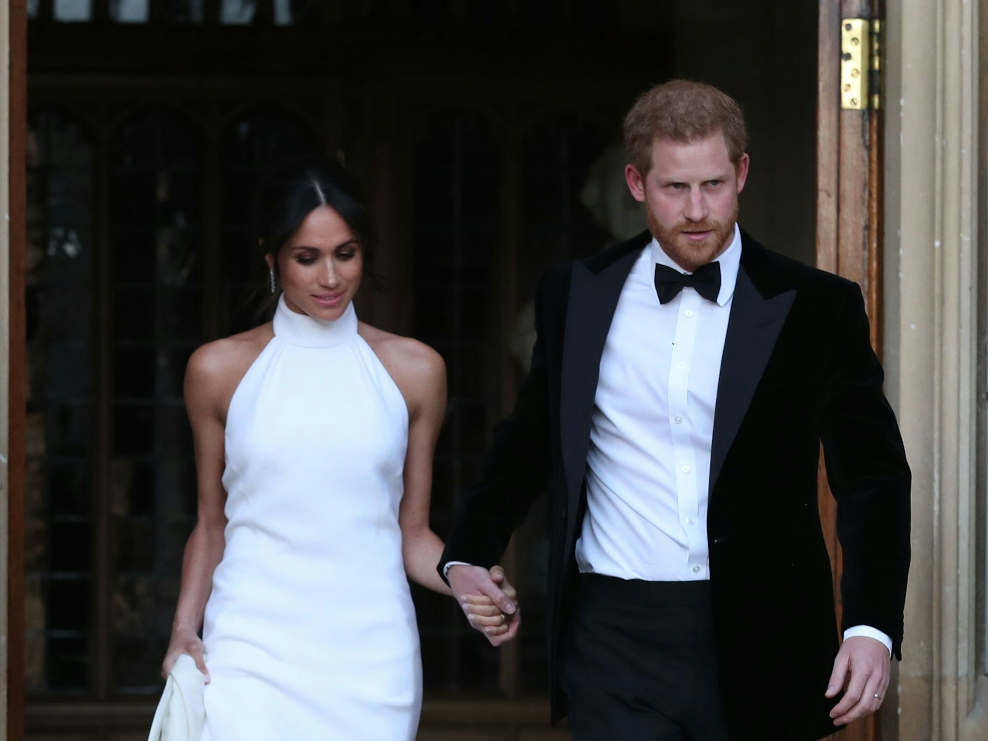 Der britische Prinz Harry und seine Frau Meghan verlassen das Windsor Castle, um zum Hochzeitsfest im Frogmore House am Abend zu fahren.