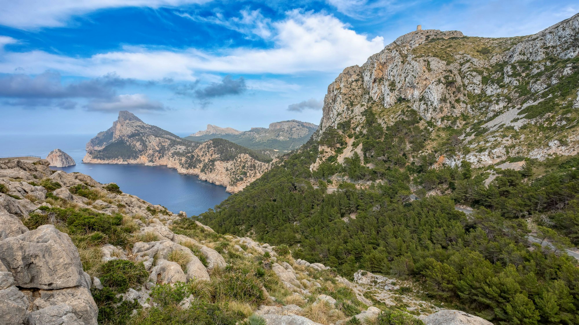 Die Baleareninsel Mallorca lockt Jahr für Jahr nicht nur Strandtouristen, sondern auch Wanderer an. (Symbolbild)