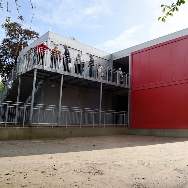 Das Foto zeigt die Interimslösung für die Hermann-Voss-Realschule, die aus Containern errichtet wurde.