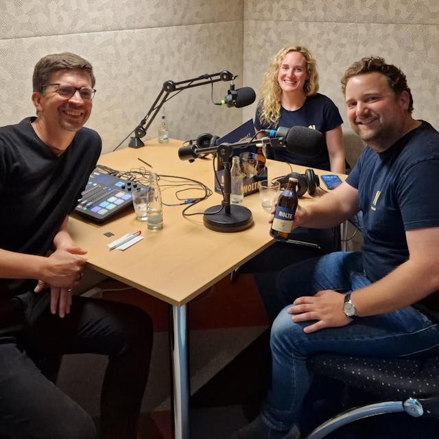 Elisabeth Nolte und Paul Nolte bei der Podcast-Aufzeichnung im Neven DuMont-Haus mit Martin Dowideit, stellvertretender Chefredakteur des „Kölner Stadt-Anzeiger“.