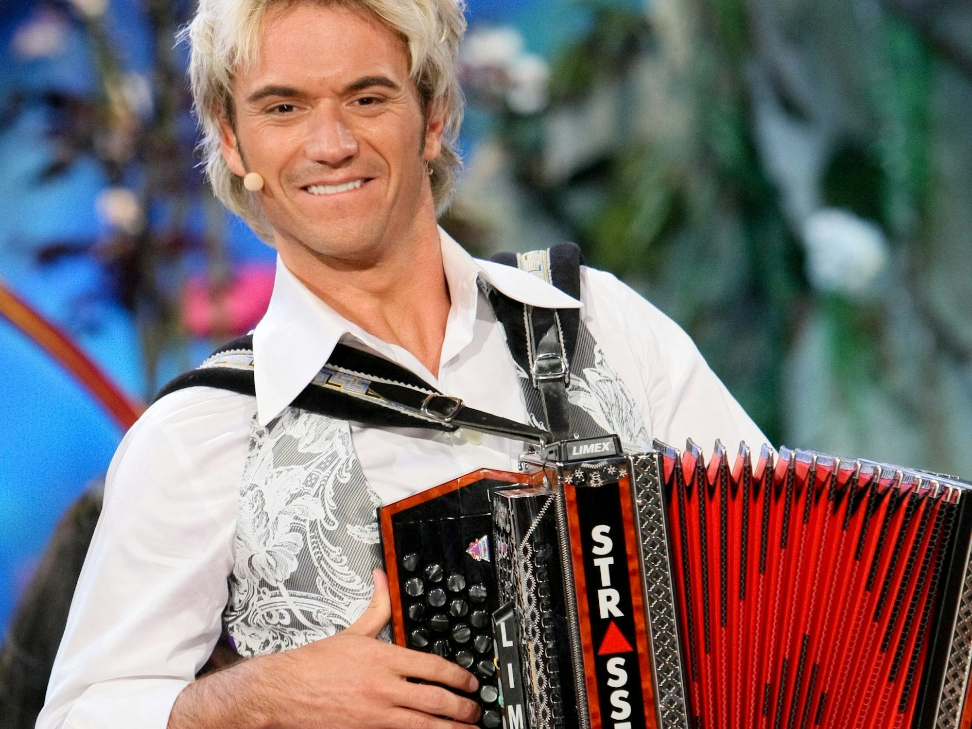 Auch wenn er 2009 schon lange kein Harmonika-Bubi mehr war, gehörte das Akkordeon immer noch zu Florian Silbereisens Auftritten dazu.