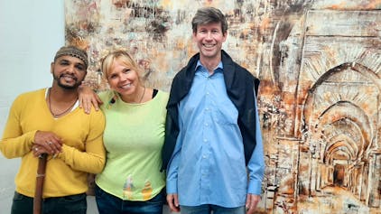 Ausstellung im Künstlerbunker Opladen mit Britta Reinhardt, Hamouda Benzaid (links) und Rolf Doppenberg.