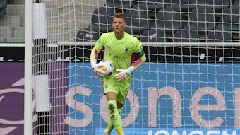 Torwart Jonas Omlin von Borussia Mönchengladbach führte am Samstag (5. August 2023) beim Testspiel gegen HSC Montpellier erstmals sein Team als Kapitän aufs Feld.