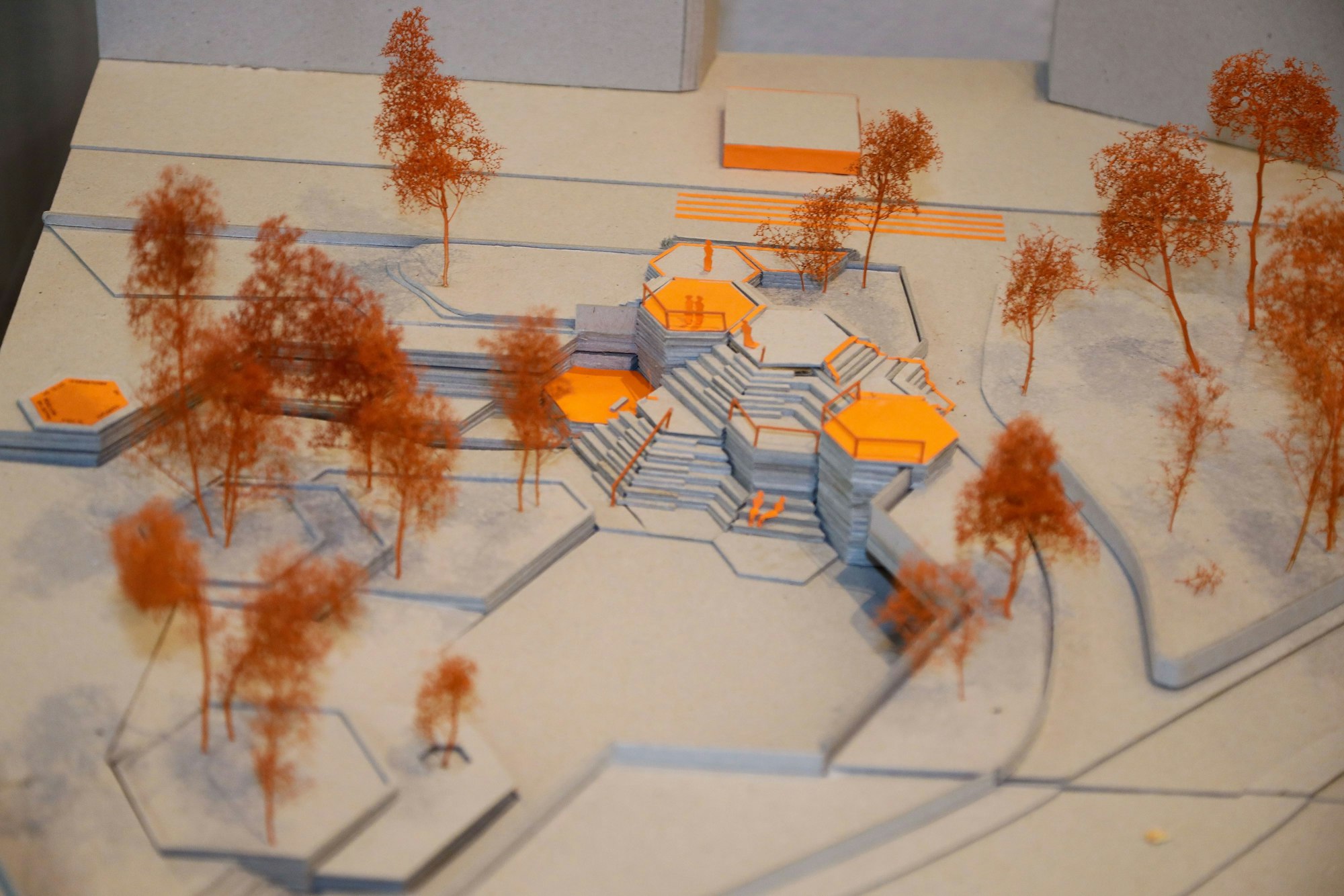 Entwurf der Umgestaltung des Ebertplatzes. Eine Freitreppe soll vom Straßenübergang runter zum Ebertplatz führen.
