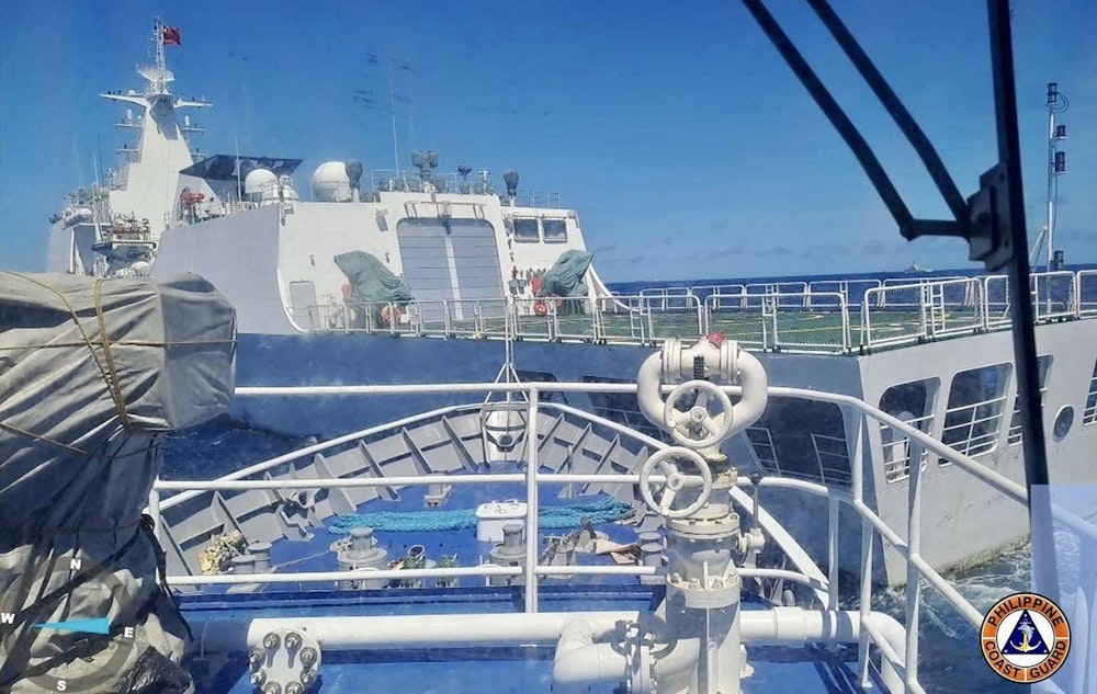 中国：水中で危険な行為を行った船「エスカレーションのリスク」