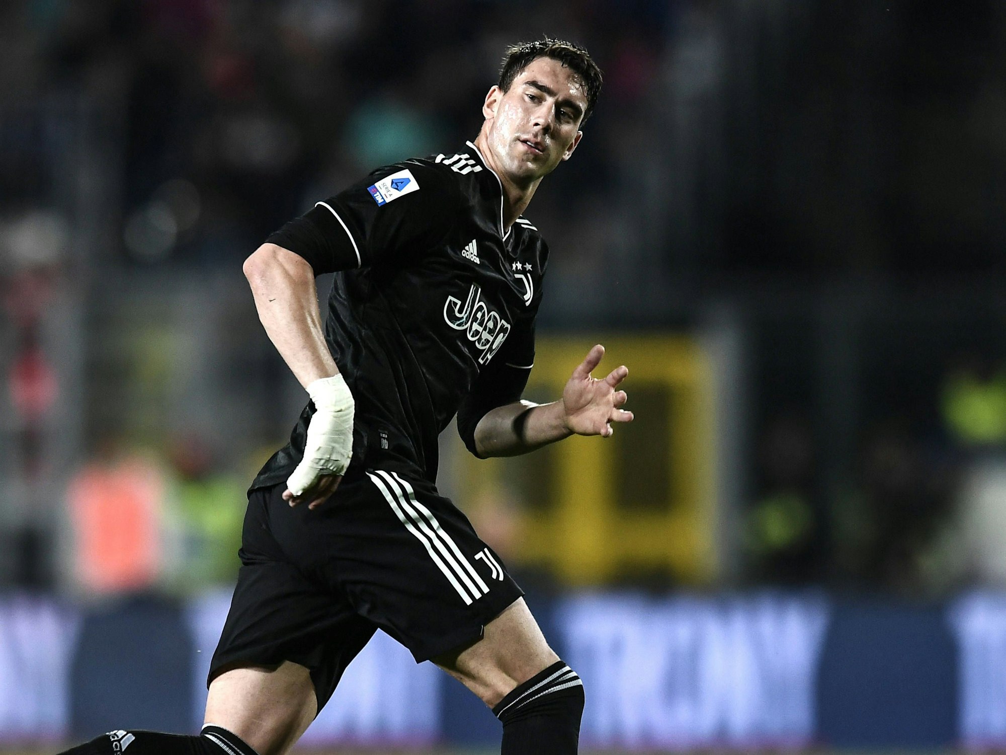Juventus-Stürmer Dusan Vlahovic in Aktion beim Spiel gegen den FC Empoli.