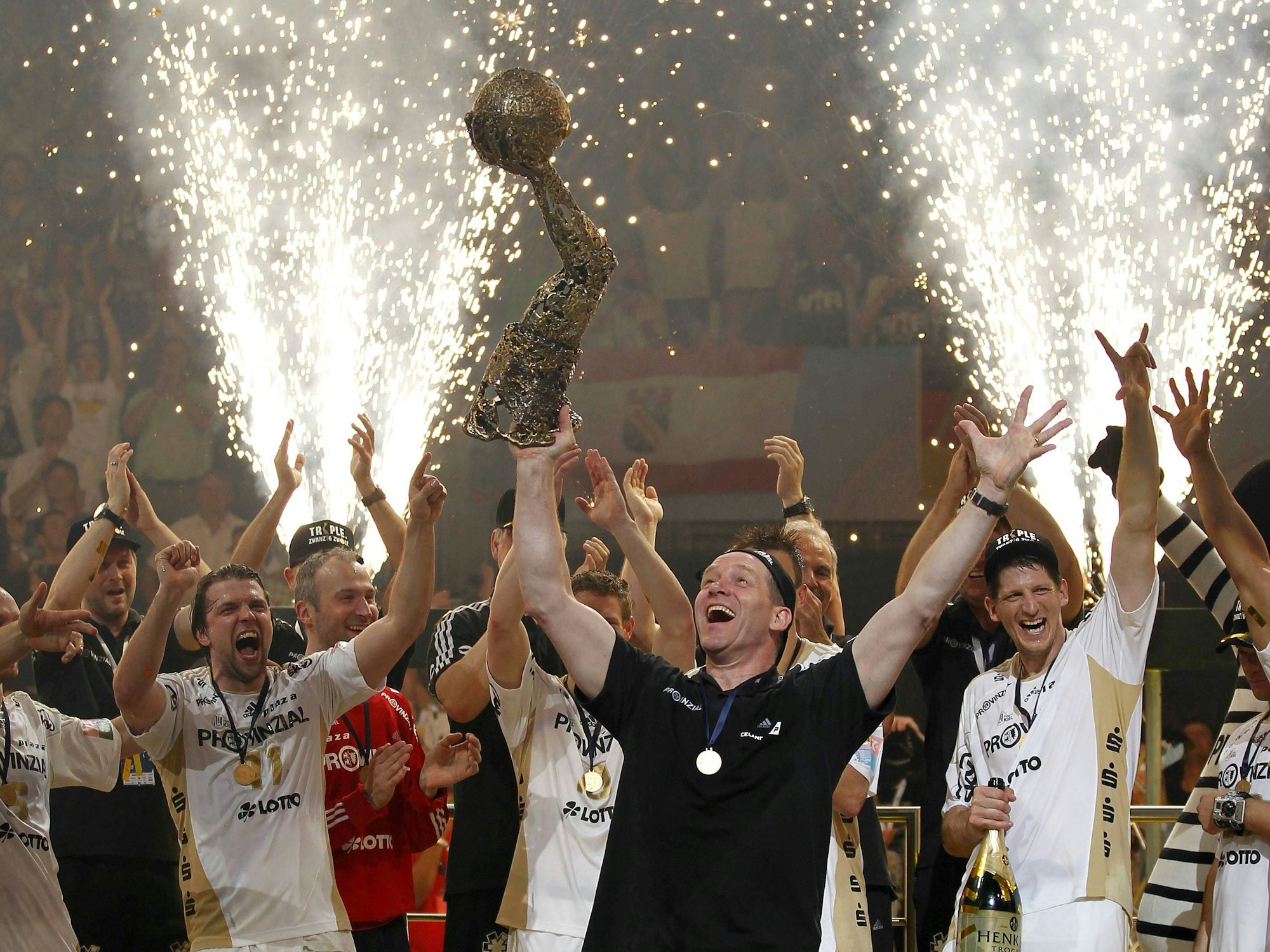 Gislason nach dem Champions-League-Gewinn 2021 mit dem THW Kiel. 