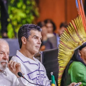 Luiz Inacio Lula da Silva (l-r), Präsident von Brasilien, Helder Barbalho, Gouverneur des brasilianischen Bundesstaates Para, und Sonia Guajajara, Ministerin für indigene Völker von Brasilien, nahmen am Amazonasgipfel teil.
