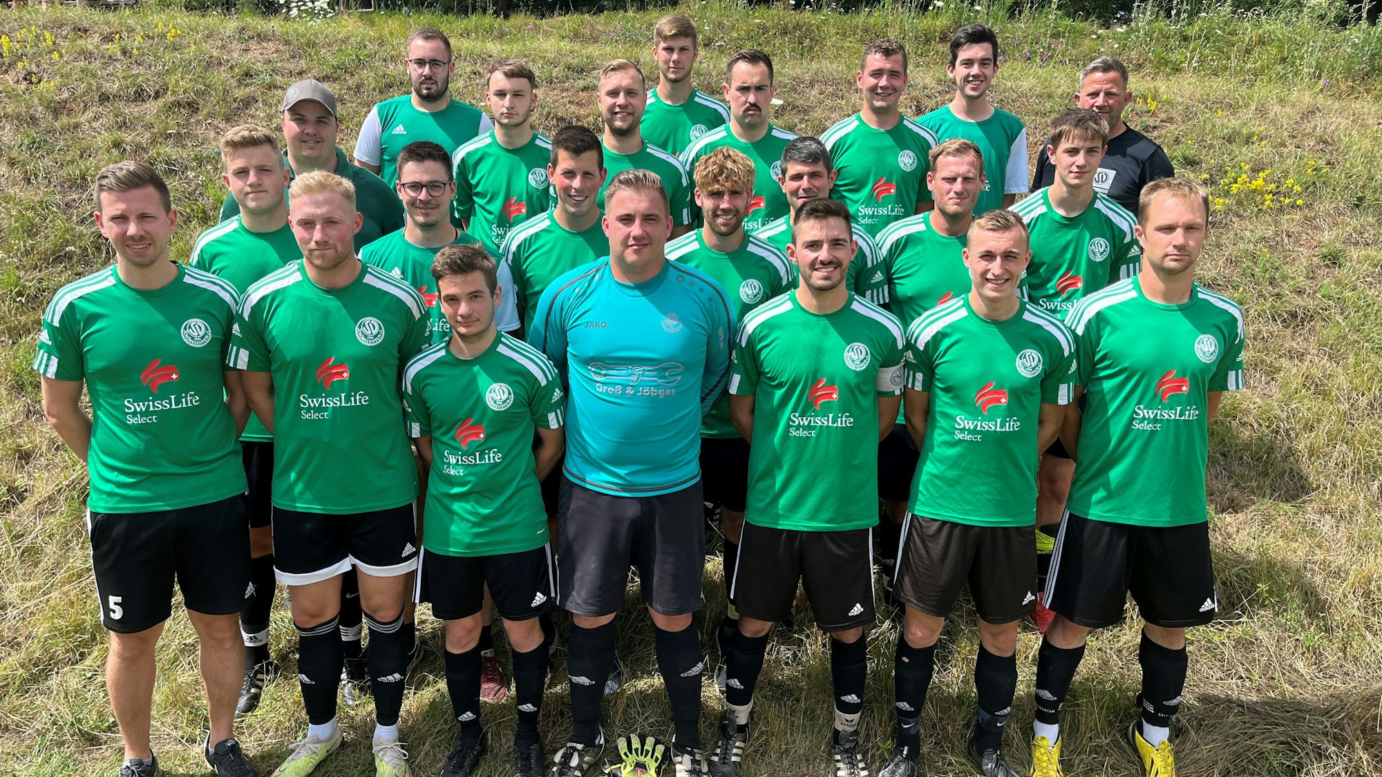 Das Mannschaftsfoto des SV Schöneseiffen vor der Saison 2023/24.