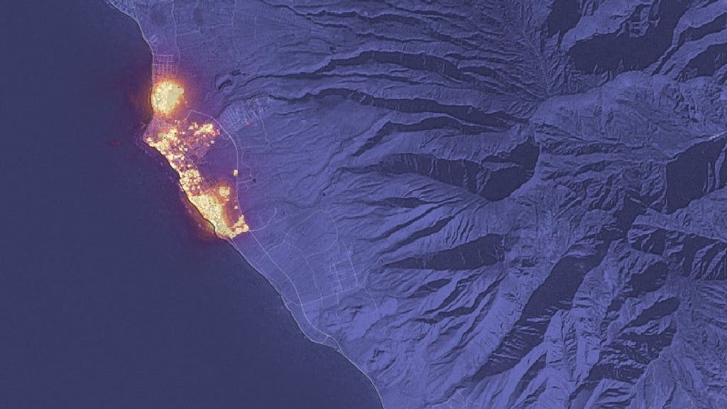 Das Bild des NASA Earth Observatory von Lauren Dauphin, unter Verwendung von Landsat-Daten des U.S. Geological Survey zeigt die Brände auf Maui.

