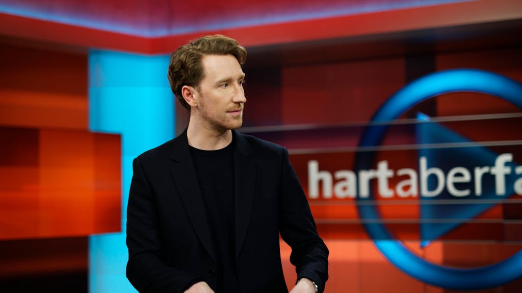 Louis Klamroth, neuer Moderator der ARD-Polit-Sendung „Hart aber fair“, nach einer Sendung im Studio Berlin.