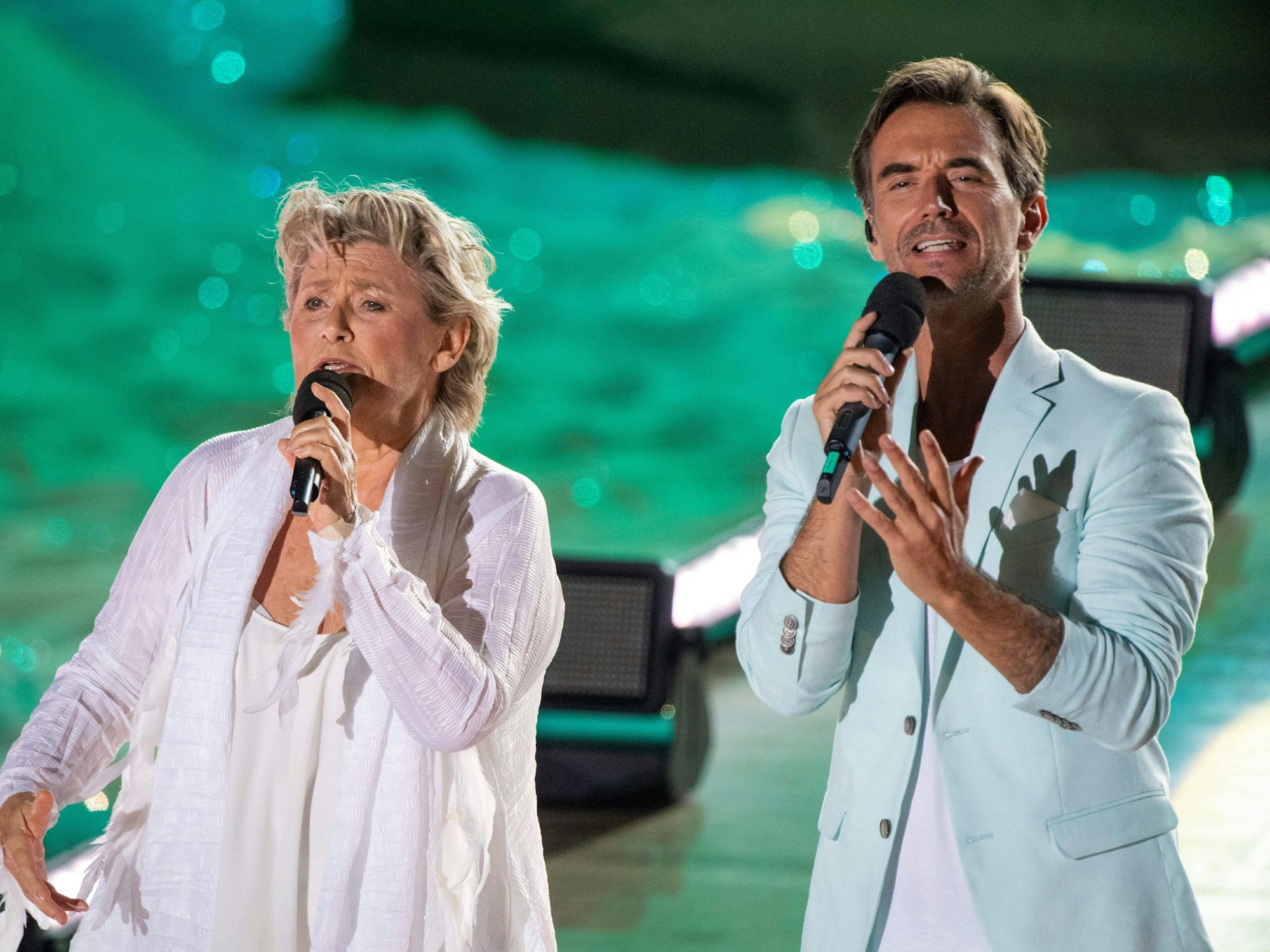 Gitte Haenning und Florian Silbereisen singen.