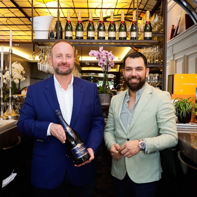 Aleksander Kovacevic und Boban Radosavljevic in ihrer neu eröffneten Champagnerbar und Restaurant Grand Culinas in Junkersdorf.