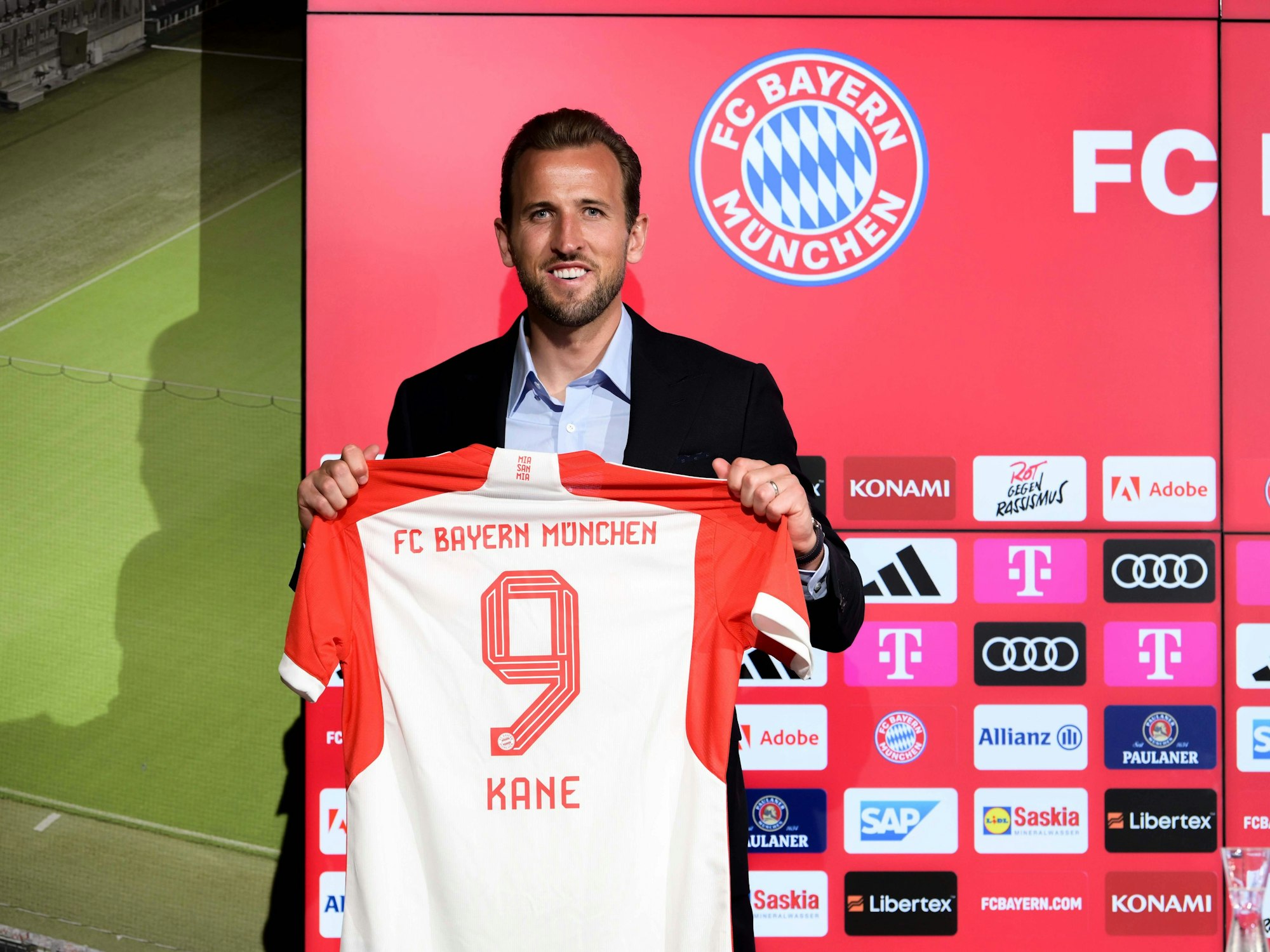 Harry Kane bei der offiziellen Vorstellung bei seinem neuen Klub FC Bayern München 2023.