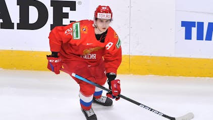 Rodion Amirow im Trikot der russischen Junioren-Nationalmannschaft während dem IIHF World Junior Championship 2021 beim Spiel zwischen Russland und Schweden am 30. Dezember 2020 in Edmonton.