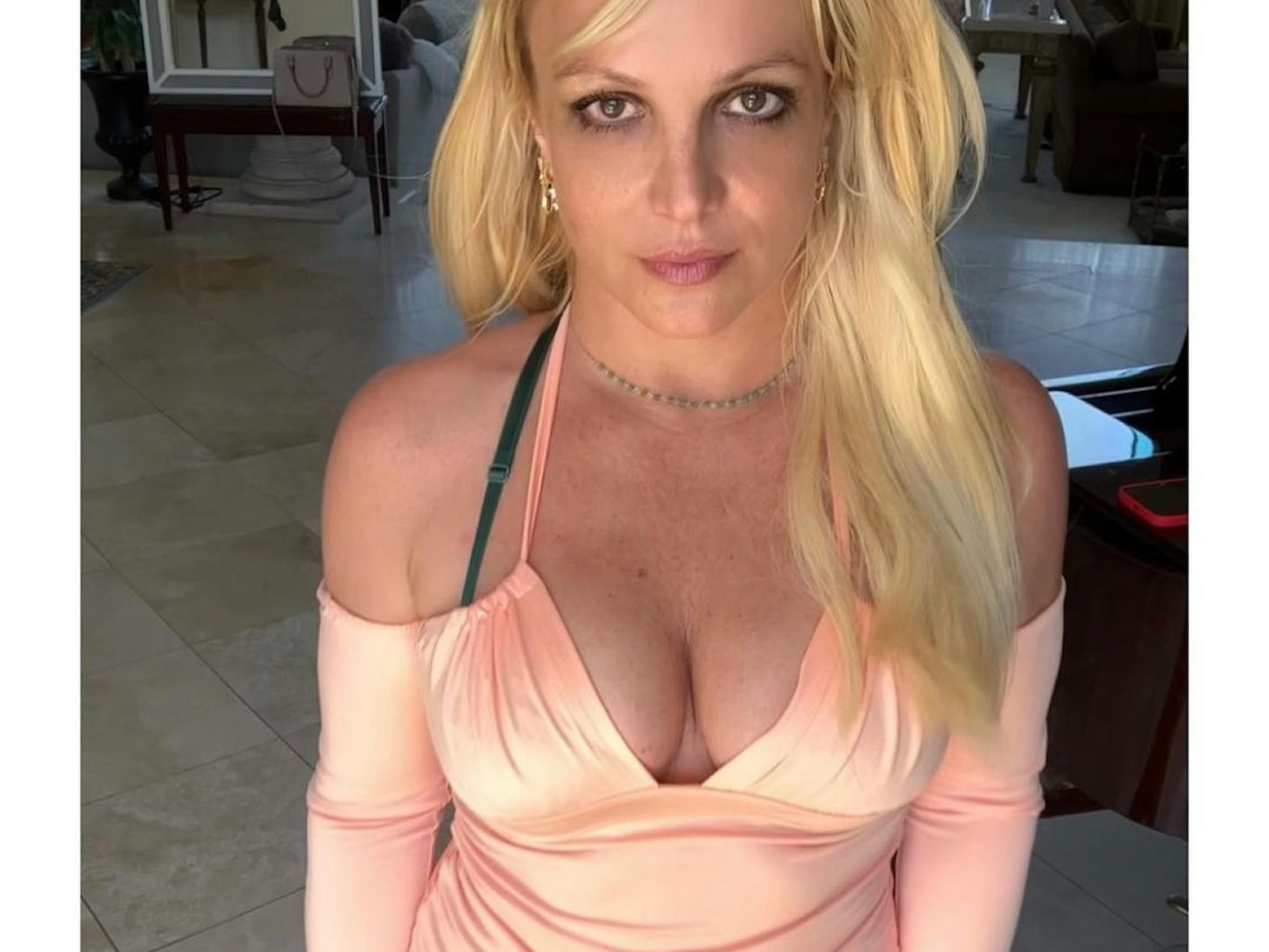 Britney Spears posiert für ein Foto.