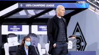 Zinedine Zidane am 27. Oktober 2020 als Trainer von Real Madrid beim Champions-League-Gruppenspiel gegen Borussia Mönchengladbach im Borussia-Park.