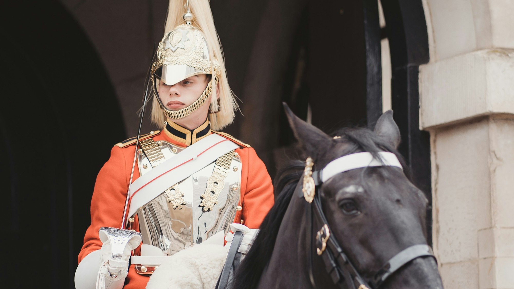 Ein Royal Guard auf einem Pferd.