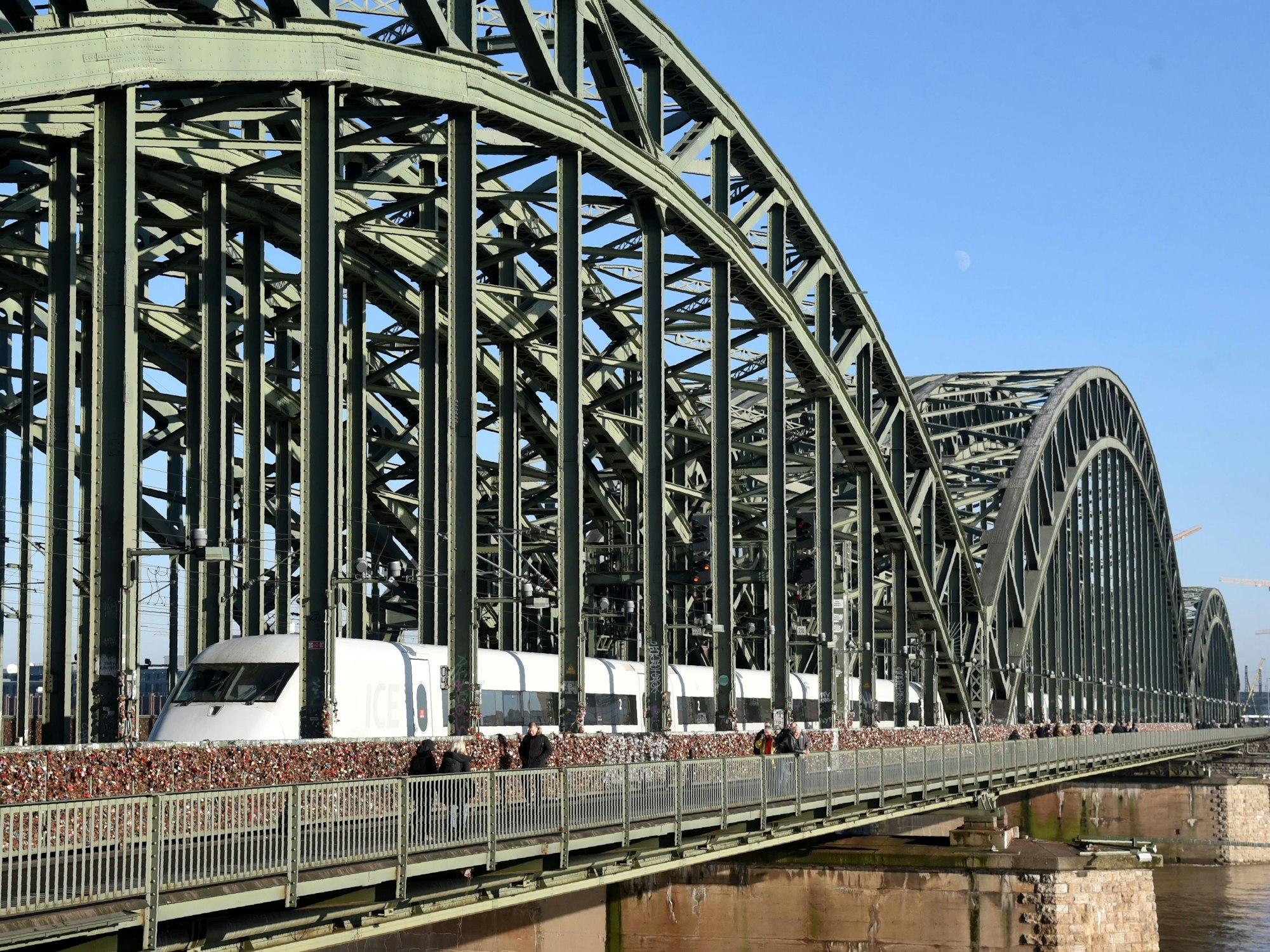 Ansicht auf die Hohenzollernbrücke
