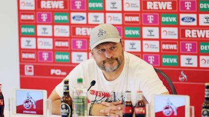 FC-Cheftrainer Steffen Baumgart auf der Pressekonferenz vor dem Bundesliga-Auftaktspiel am Samstag bei Borussia Dortmund.