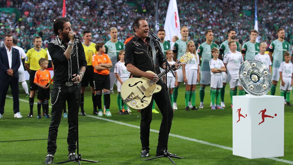 Die Nationalhymne wurde im Bremer Stadion gesungen von The BossHoss