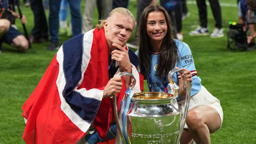 Erling Haaland mit seiner Freundin nach dem Champions-League-Finale.