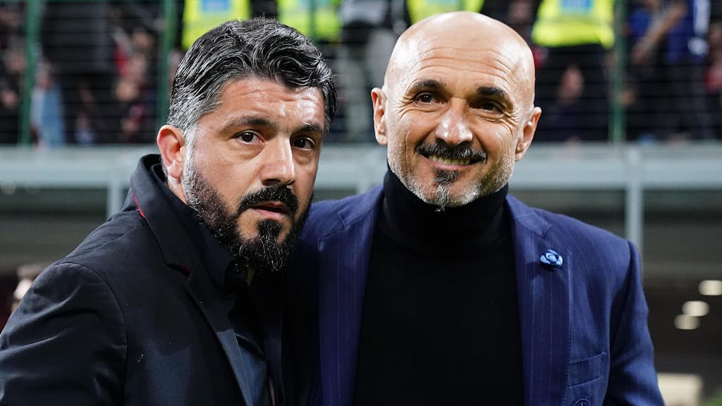 Gennaro Gattuso, Trainer von AC Mailand, und Luciano Spalletti, Trainer von Inter Mailand, umarmen sich vor dem Spiel am 17. März 2019.