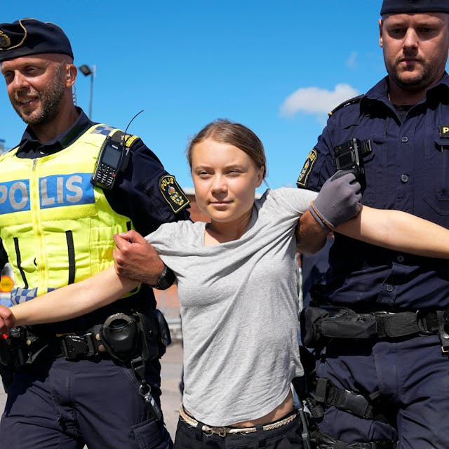 Klimaaktivistin Greta Thunberg  und weitere Aktivisten hatten im Juni Tankwagen im Hafen von Malmö blockiert und sich geweigert, die Straße freizugeben.